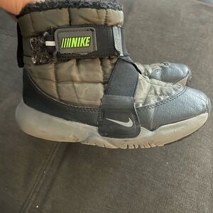 Nike Black and Green Quilted snow Boots